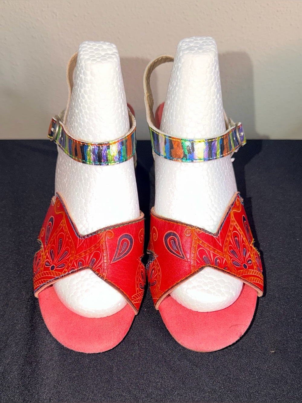 L'Artiste Red Strappy Leather Sandals Buckle Paisley EU 40 US 9.5 Boho Art